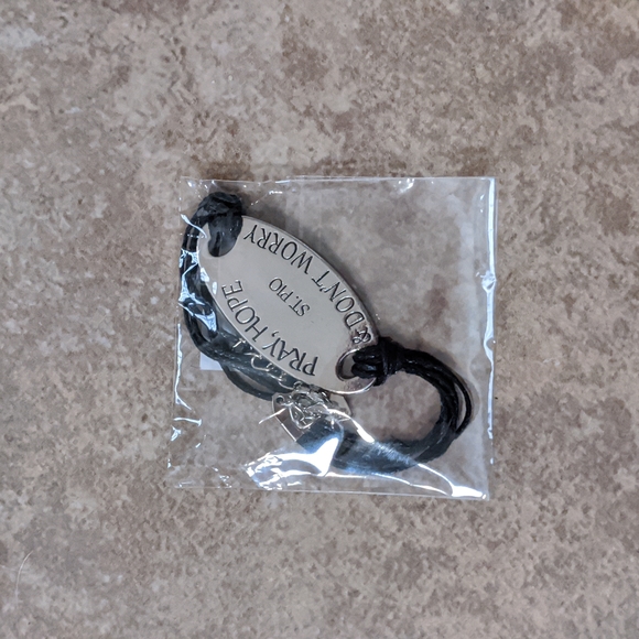 Jewelry - 🐻 NWT Bracelet